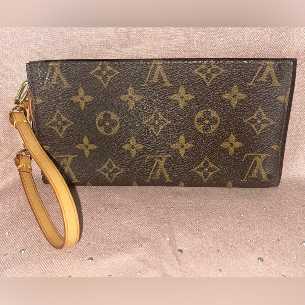 Authentic Louis Vuitton Monogram Pochette Wristlet